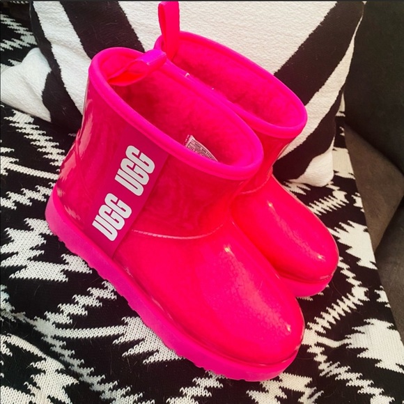 UGG Classic Clear Mini Dragon Fruit 7 - Picture 1 of 5